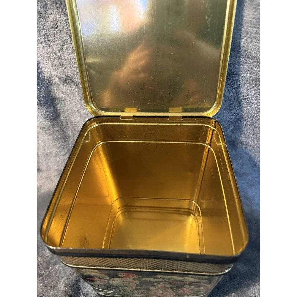 1970s Chinoiserie Designed‎ Metal Box With Attached Lid